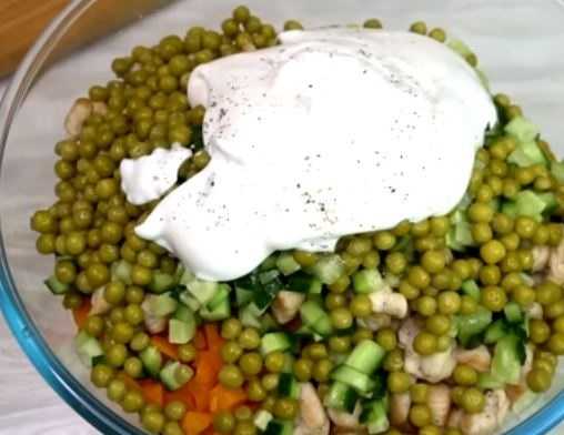 Salade Olivier au concombre frais - Étape 10