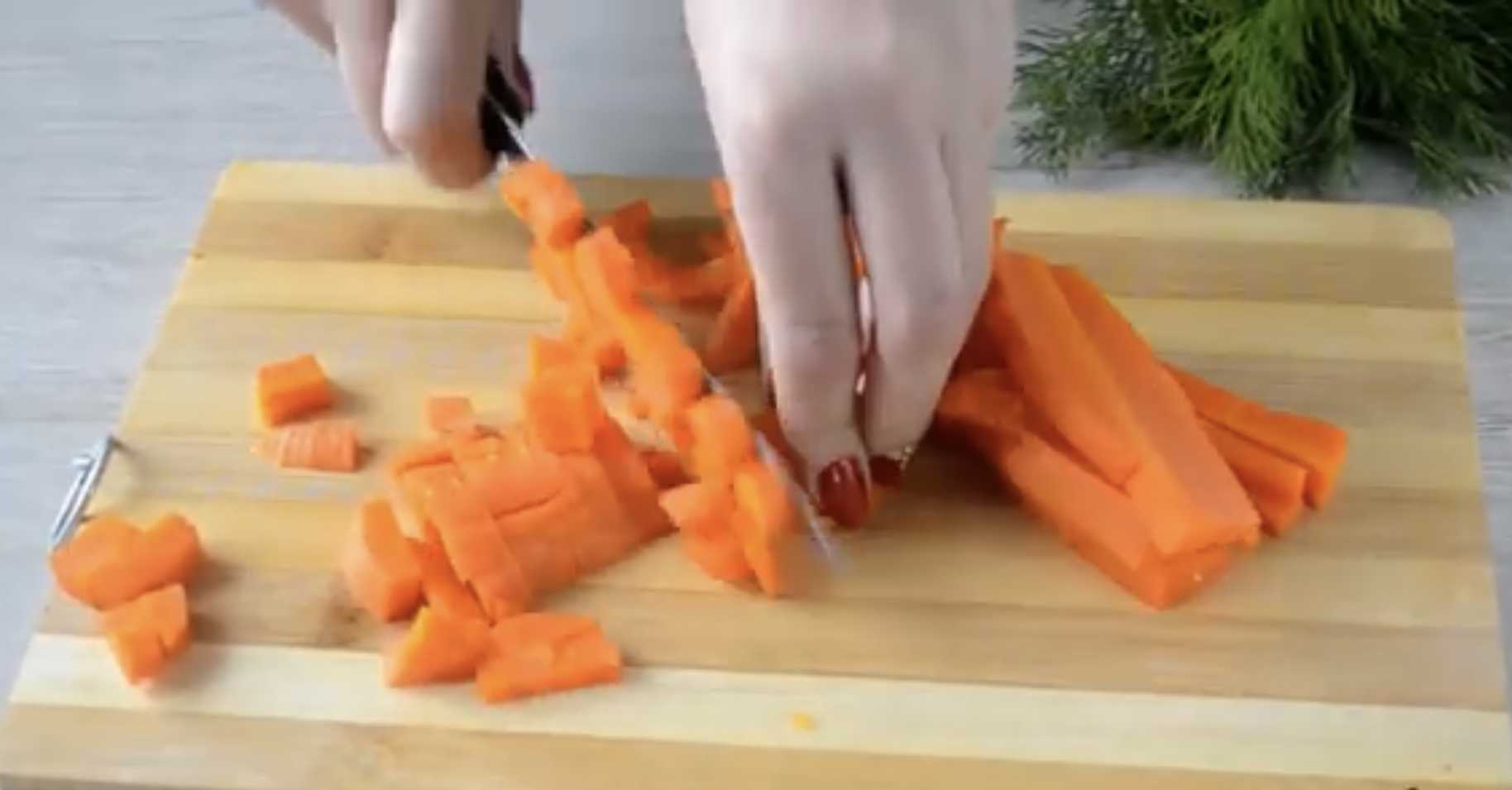 Salade Olivier aux cornichons - Étape 2