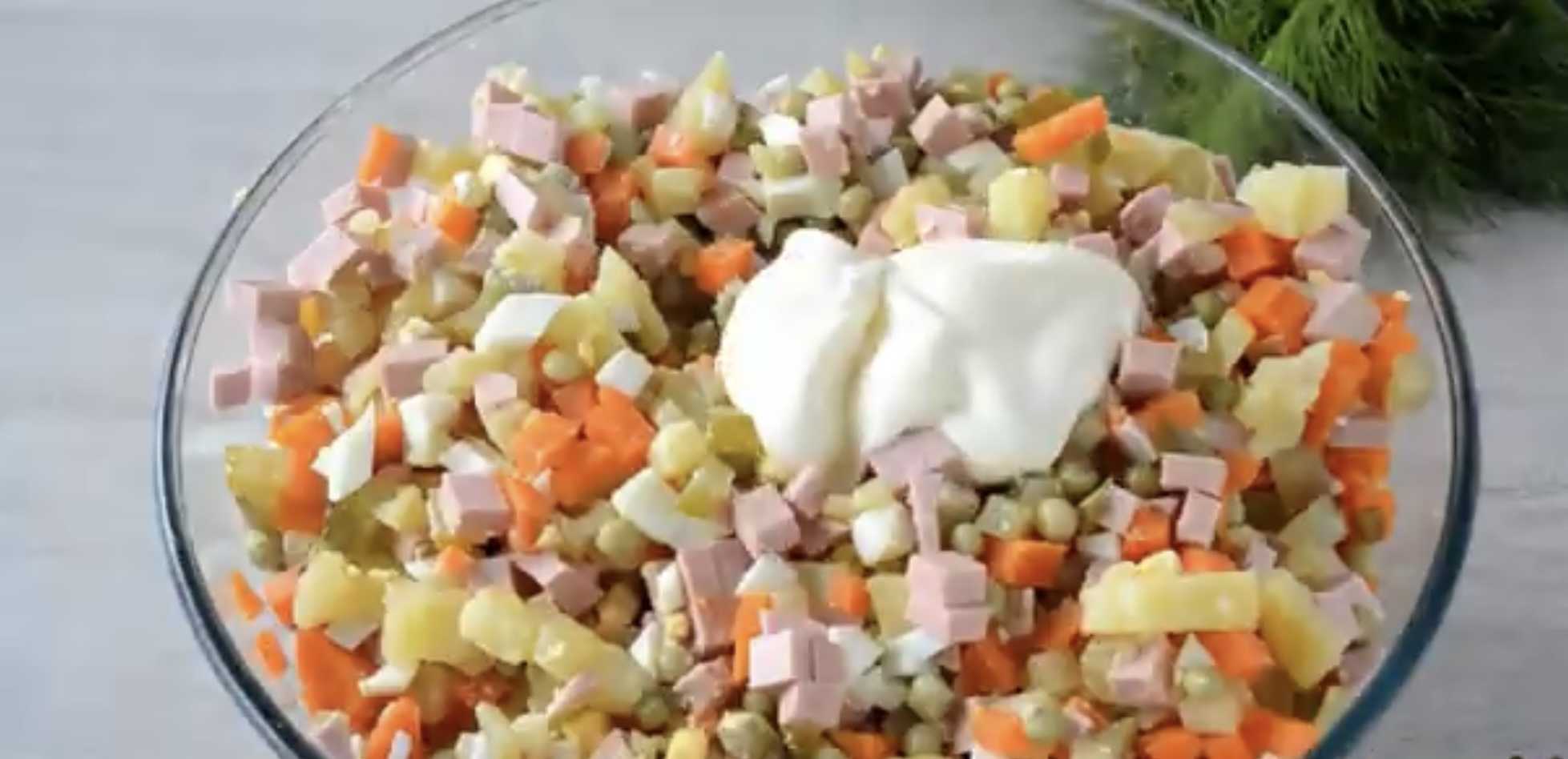 Salade Olivier aux cornichons - Étape 7