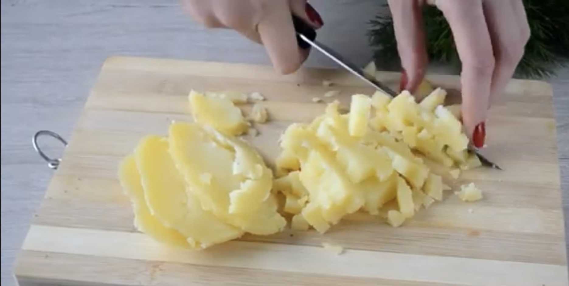 Salade Olivier aux cornichons - Étape 1