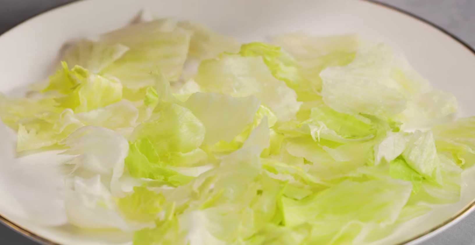 Salade César aux bâtonnets de crabe - Étape 2