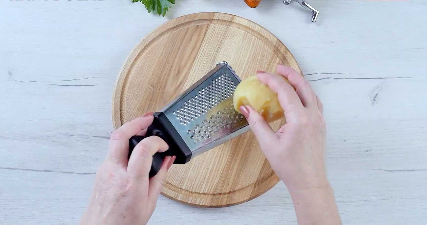 Salade de crabe aux pommes de terre - Étape 1