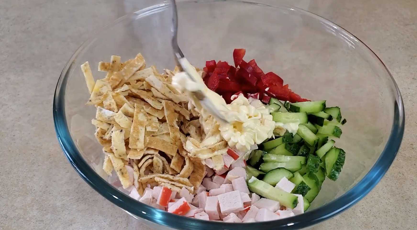 Salade de crabe avec crêpes aux œufs - Étape 8