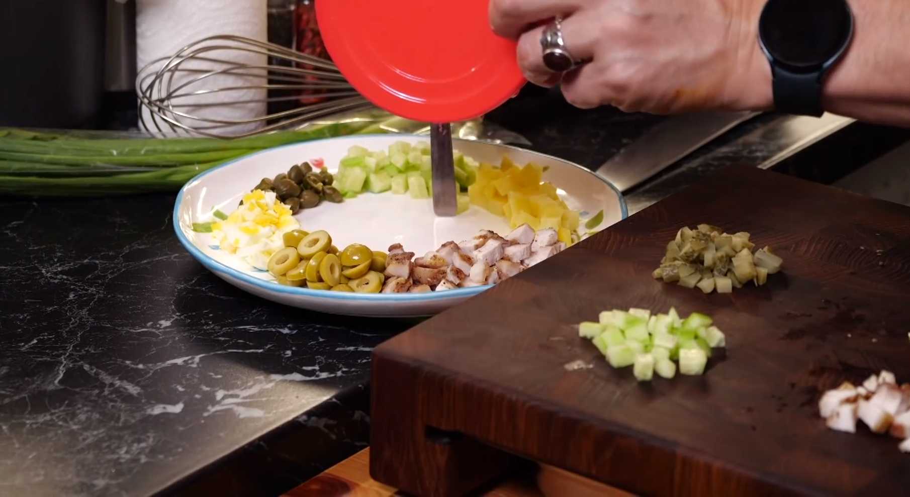 Recette originale de la salade Olivier - Étape 11