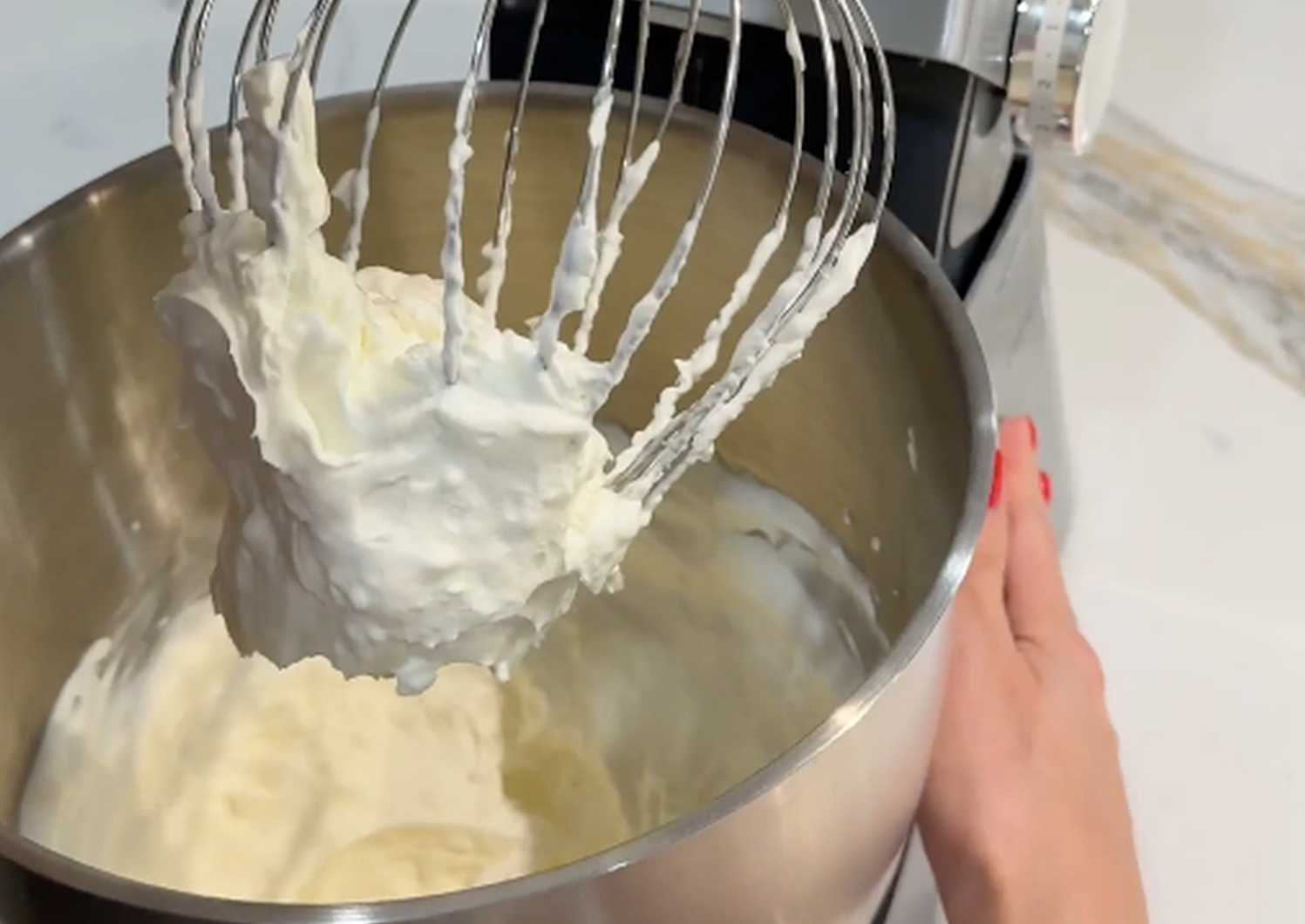 Roulé de meringue aux fruits rouges - Étape 5