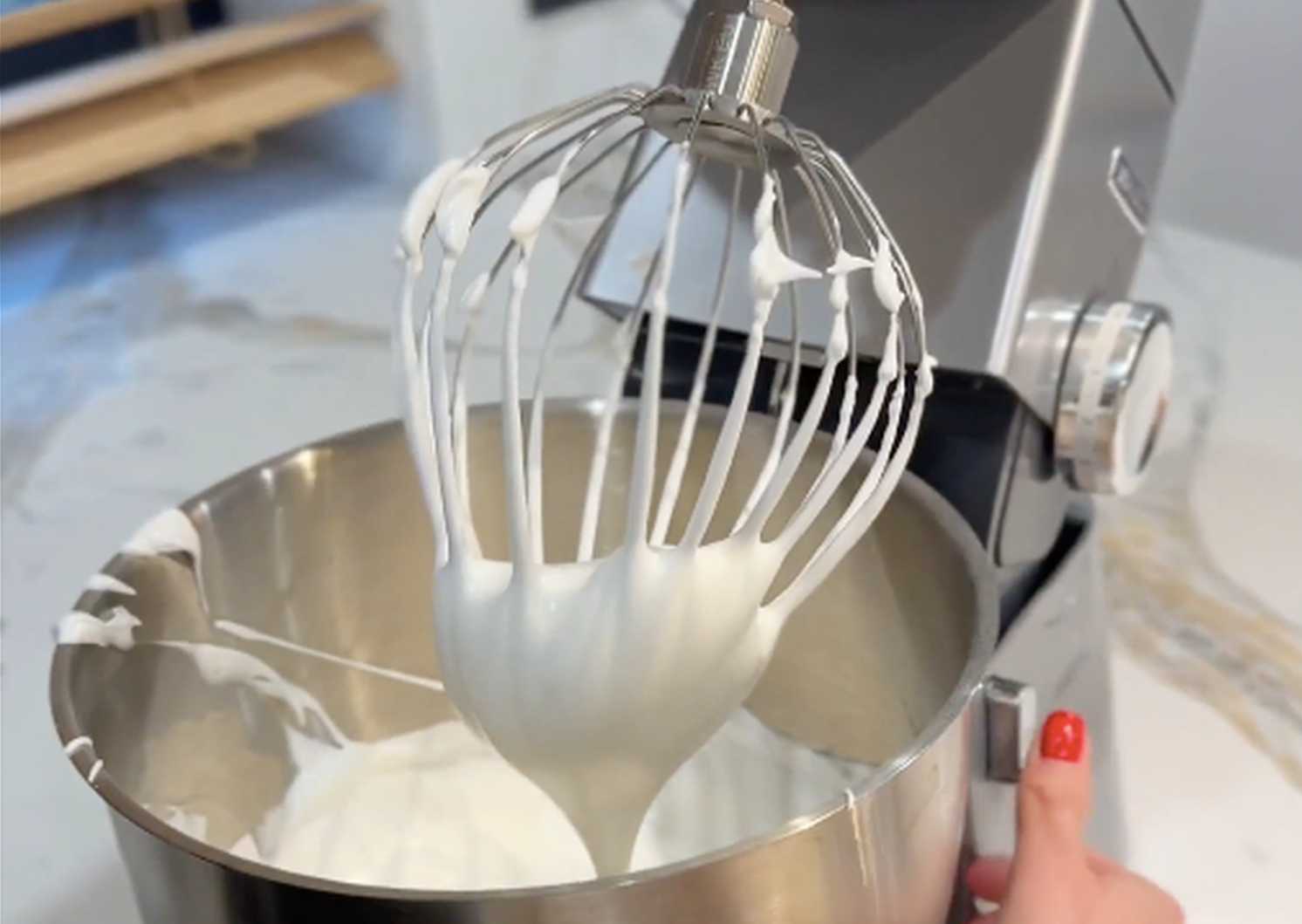 Roulé meringué aux fruits rouges - Étape 2