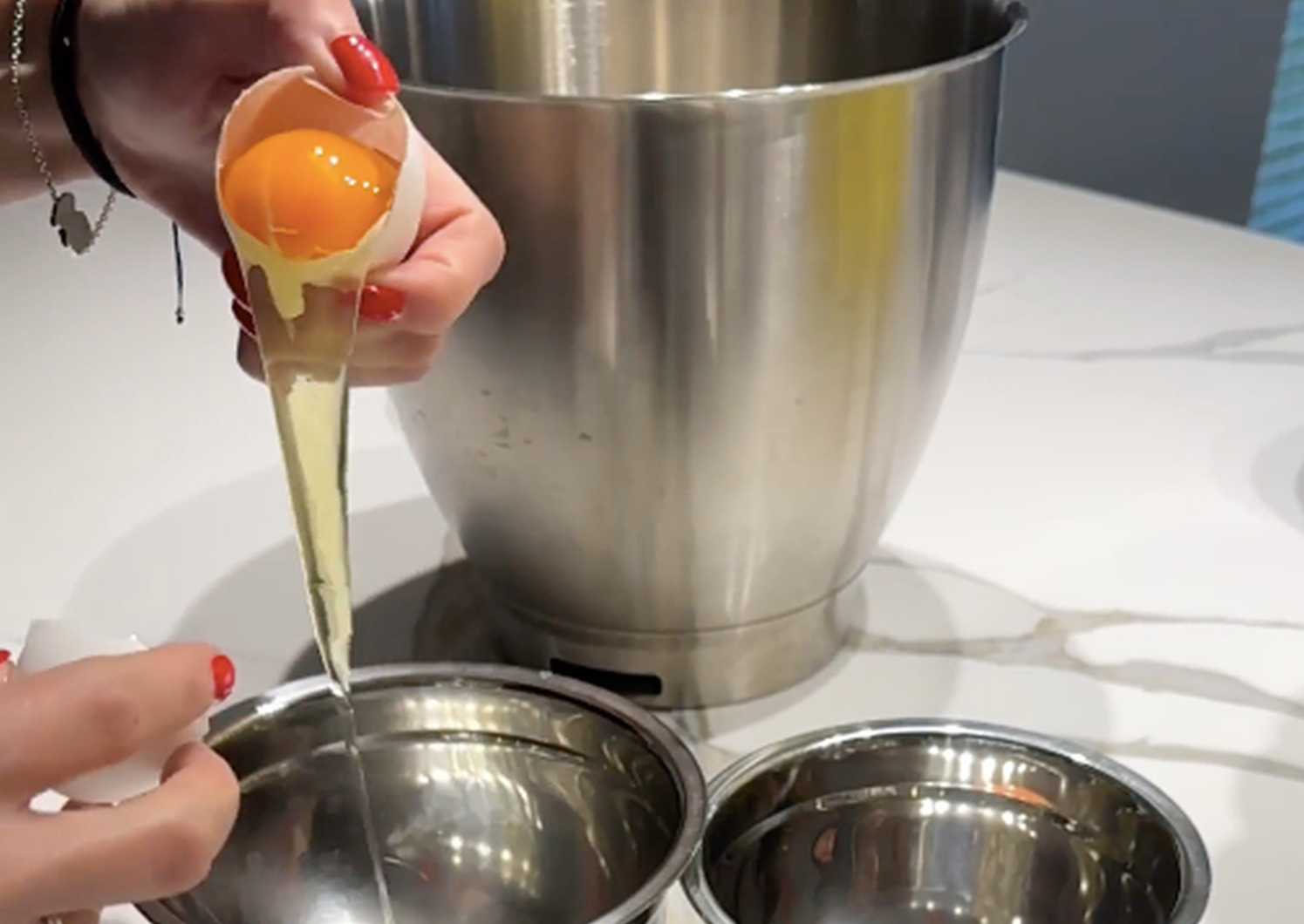 Roulé meringué aux fruits rouges - Étape 1