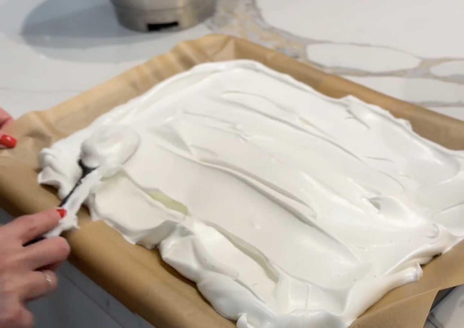 Roulé de meringue aux fruits rouges - Étape 3