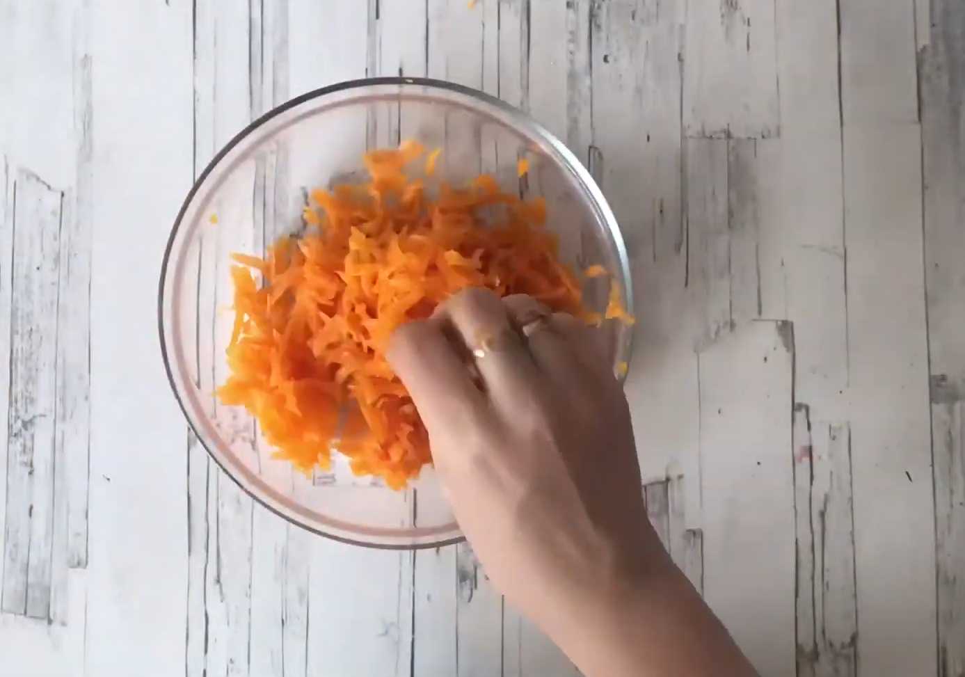 Hareng sous un manteau de fourrure avec du fromage fondu - Étape 1
