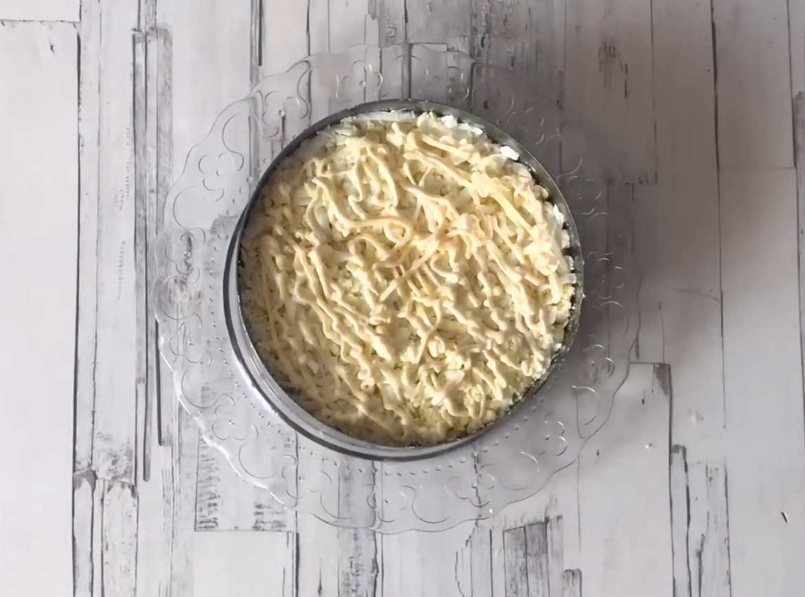 Hareng sous un manteau de fourrure avec du fromage fondu - Étape 6