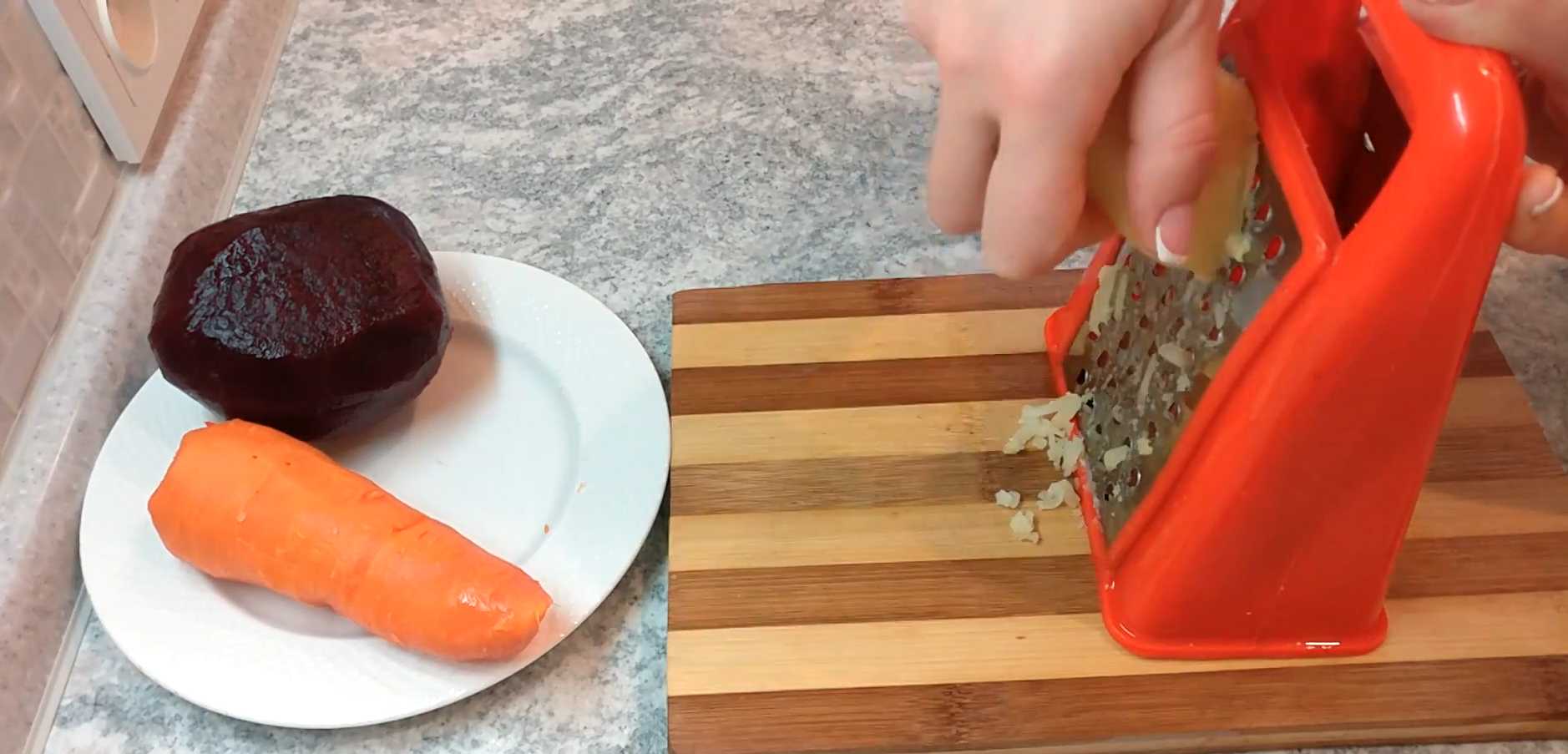 Hareng sous un manteau de fourrure en forme de poisson - Étape 1