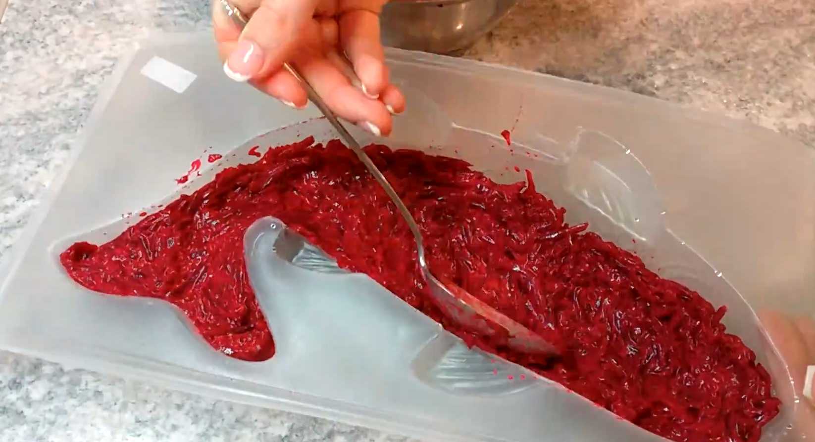 Hareng sous un manteau de fourrure en forme de poisson - Étape 7