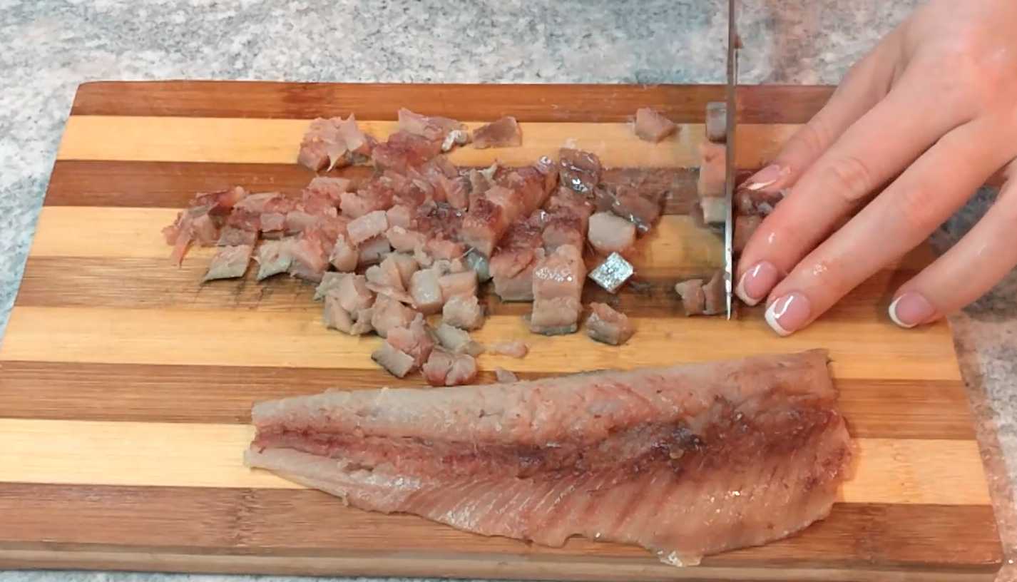 Hareng sous un manteau de fourrure en forme de poisson - Étape 3