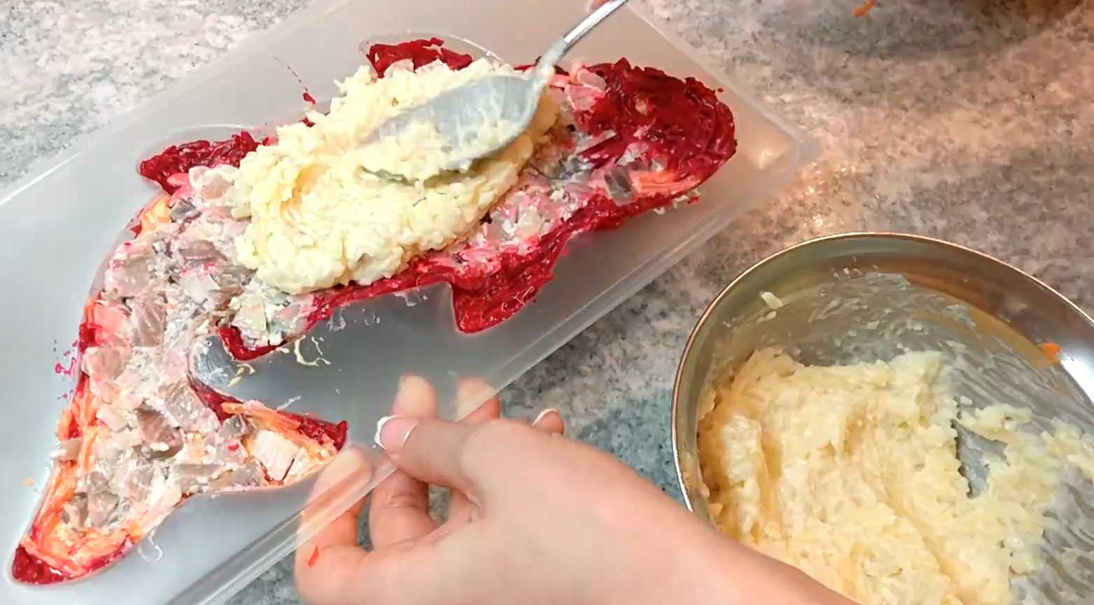 Hareng sous un manteau de fourrure en forme de poisson - Étape 10