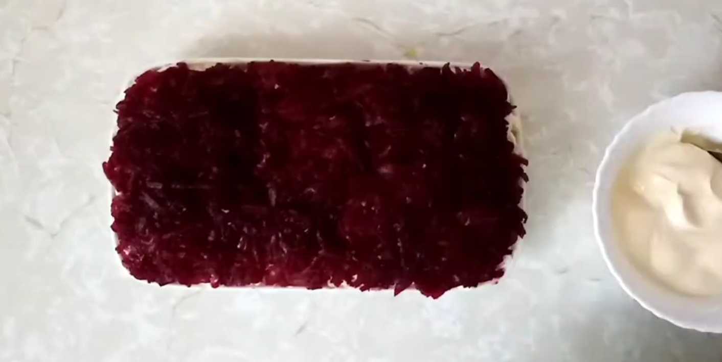 Hareng sous un manteau de fourrure sans carottes - Étape 6