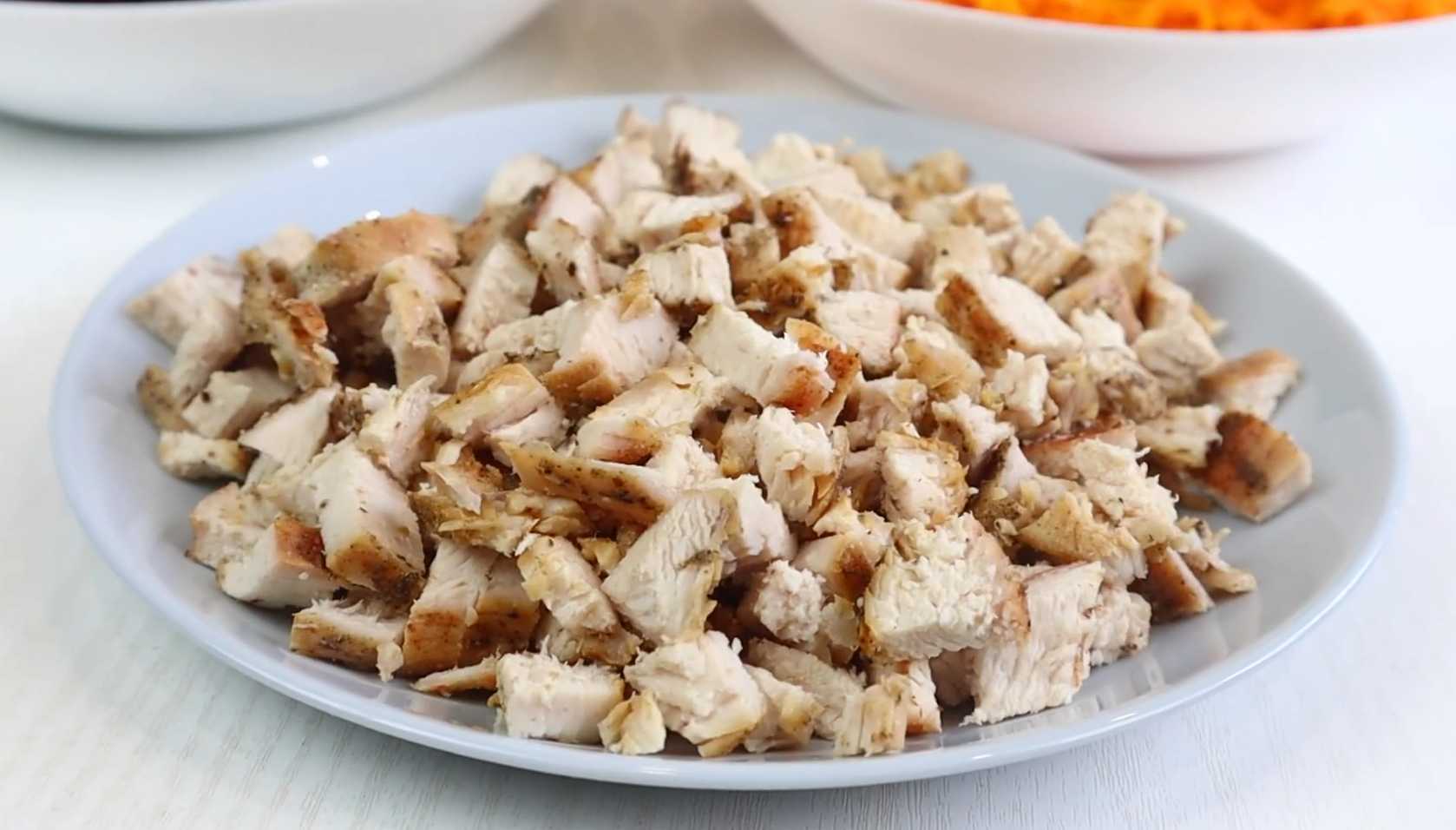 Hareng sous un manteau de fourrure avec du poulet - Étape 2