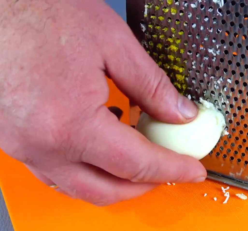 Hareng sous un manteau de fourrure sans mayonnaise - Étape 1