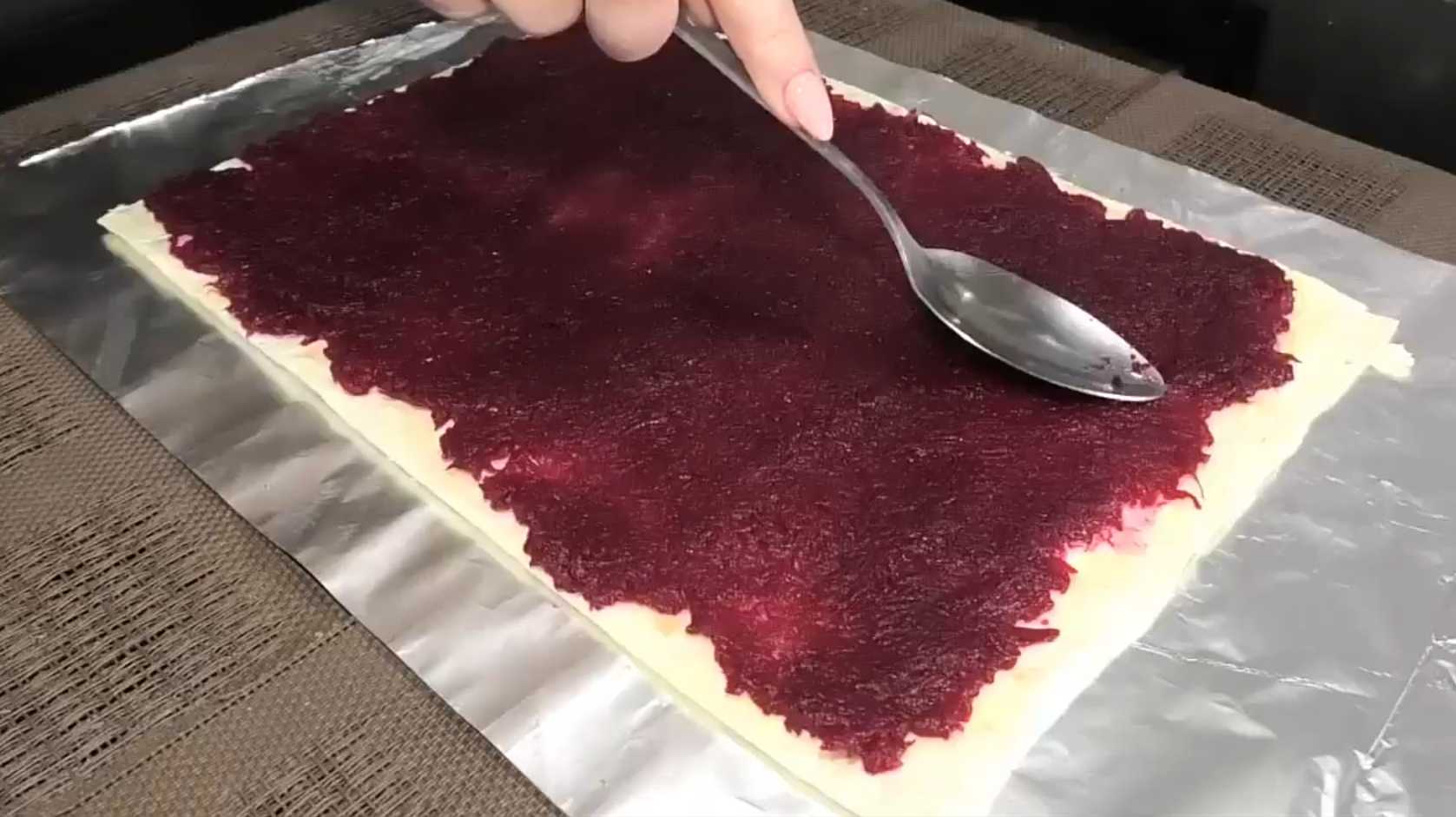 Hareng sous un manteau de fourrure dans un pain pita - Étape 6