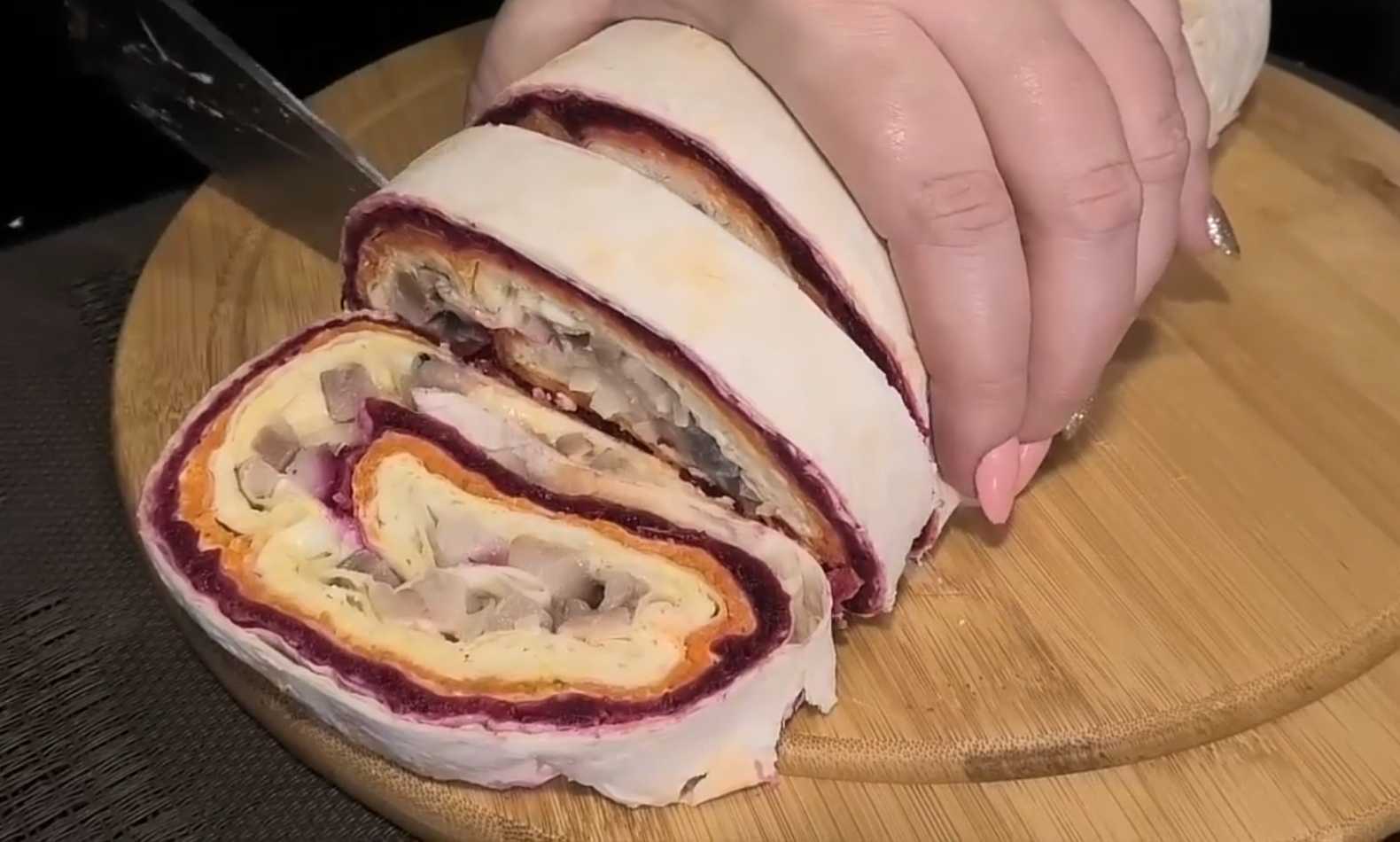 Hareng sous une fourrure dans un pain pita - Étape 11