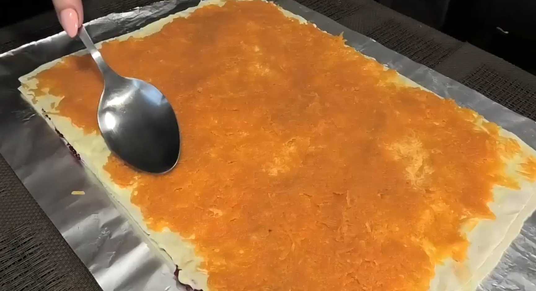 Hareng sous un manteau de fourrure dans un pain pita - Étape 7