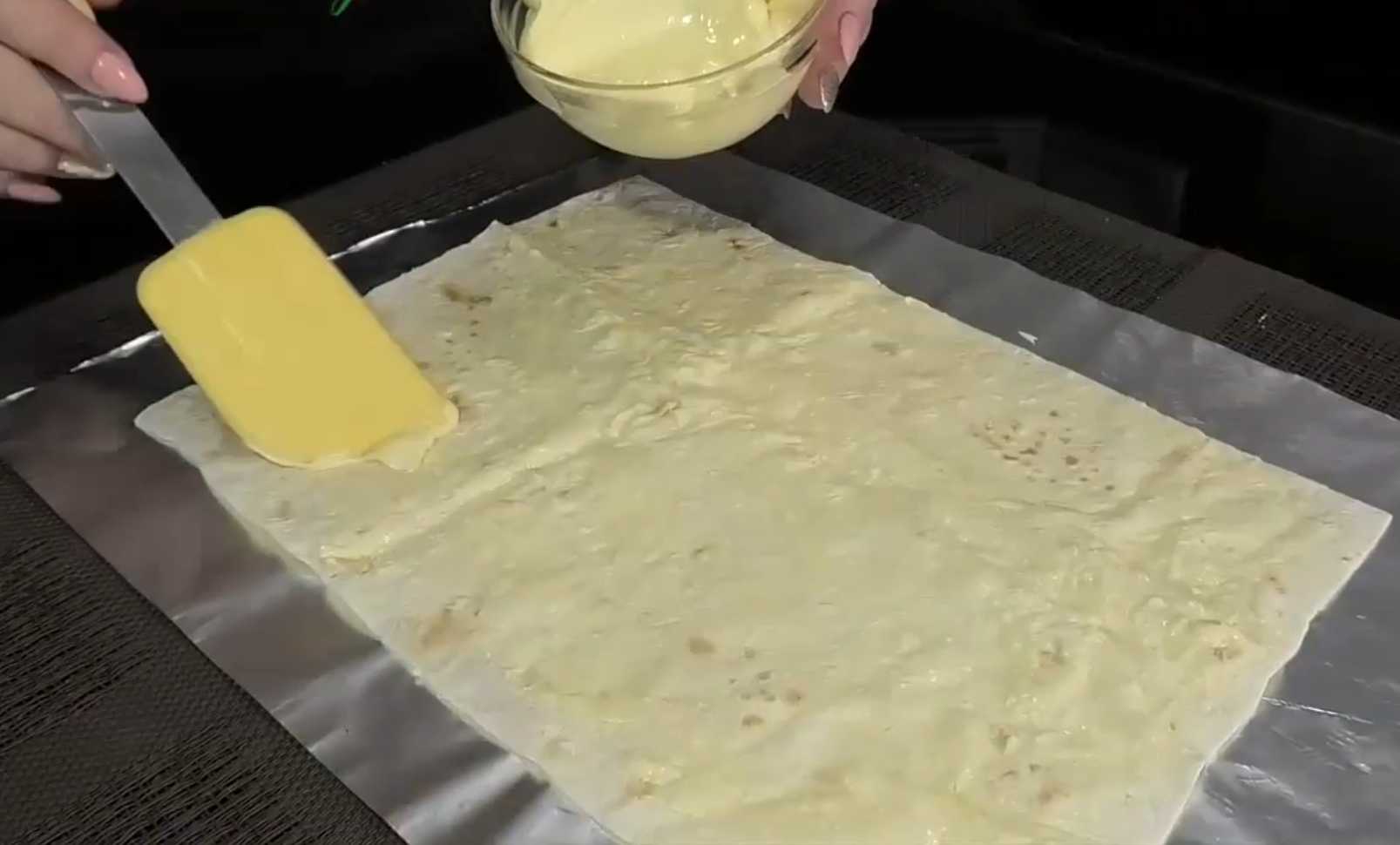 Hareng sous un manteau de fourrure dans un pain pita - Étape 5