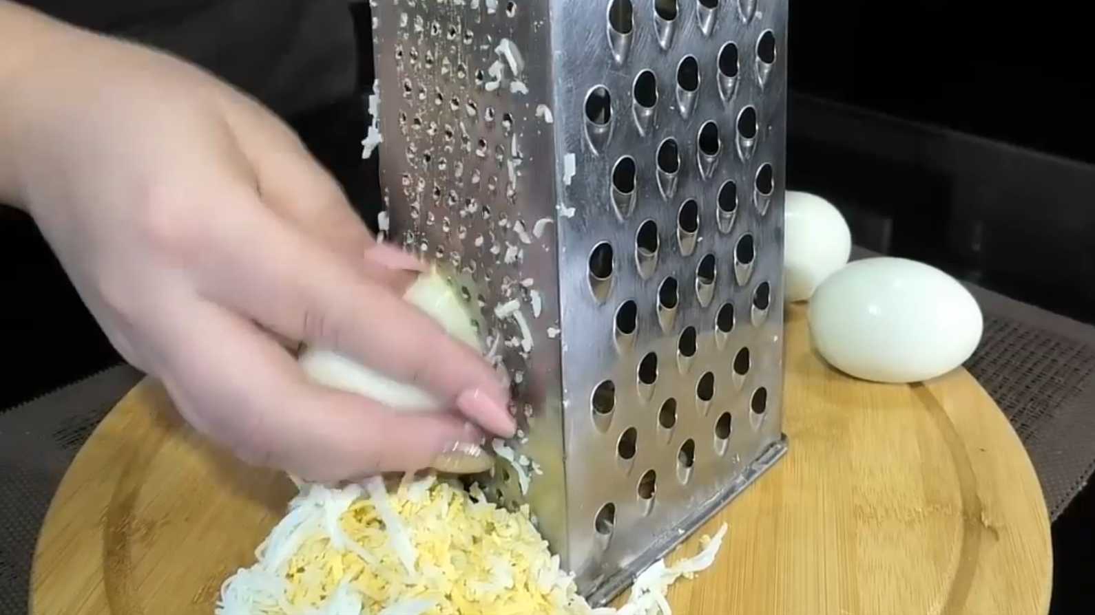 Hareng sous une fourrure dans un pain pita - Étape 1