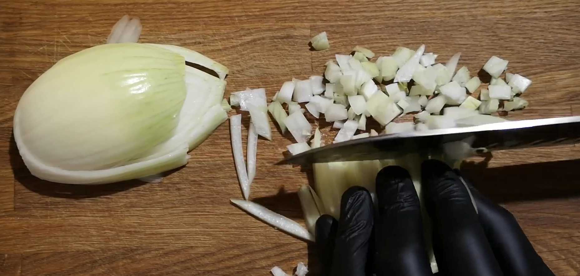 Hareng sous un manteau de fourrure de renard aux champignons - Étape 1