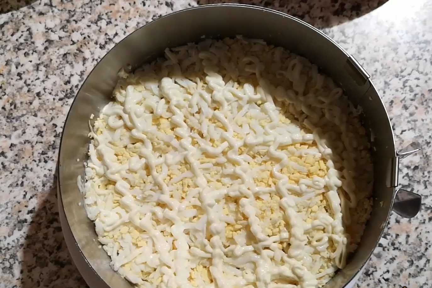 Hareng sous un manteau de fourrure de renard aux champignons - Étape 8