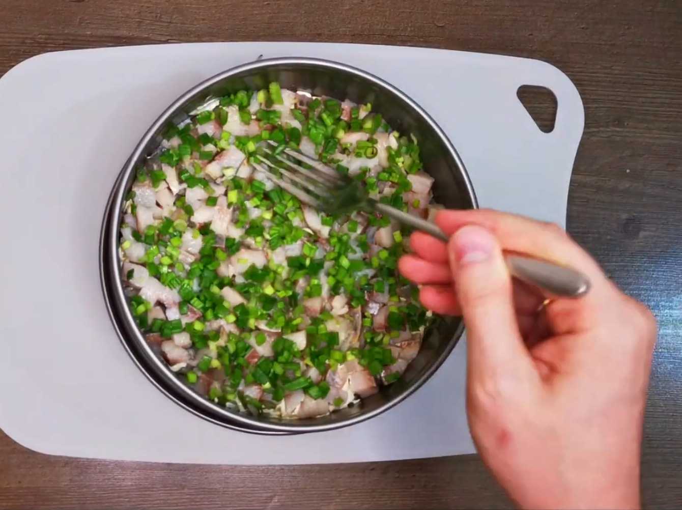 Hareng sous un manteau de fourrure avec du caviar de capelan - Étape 3