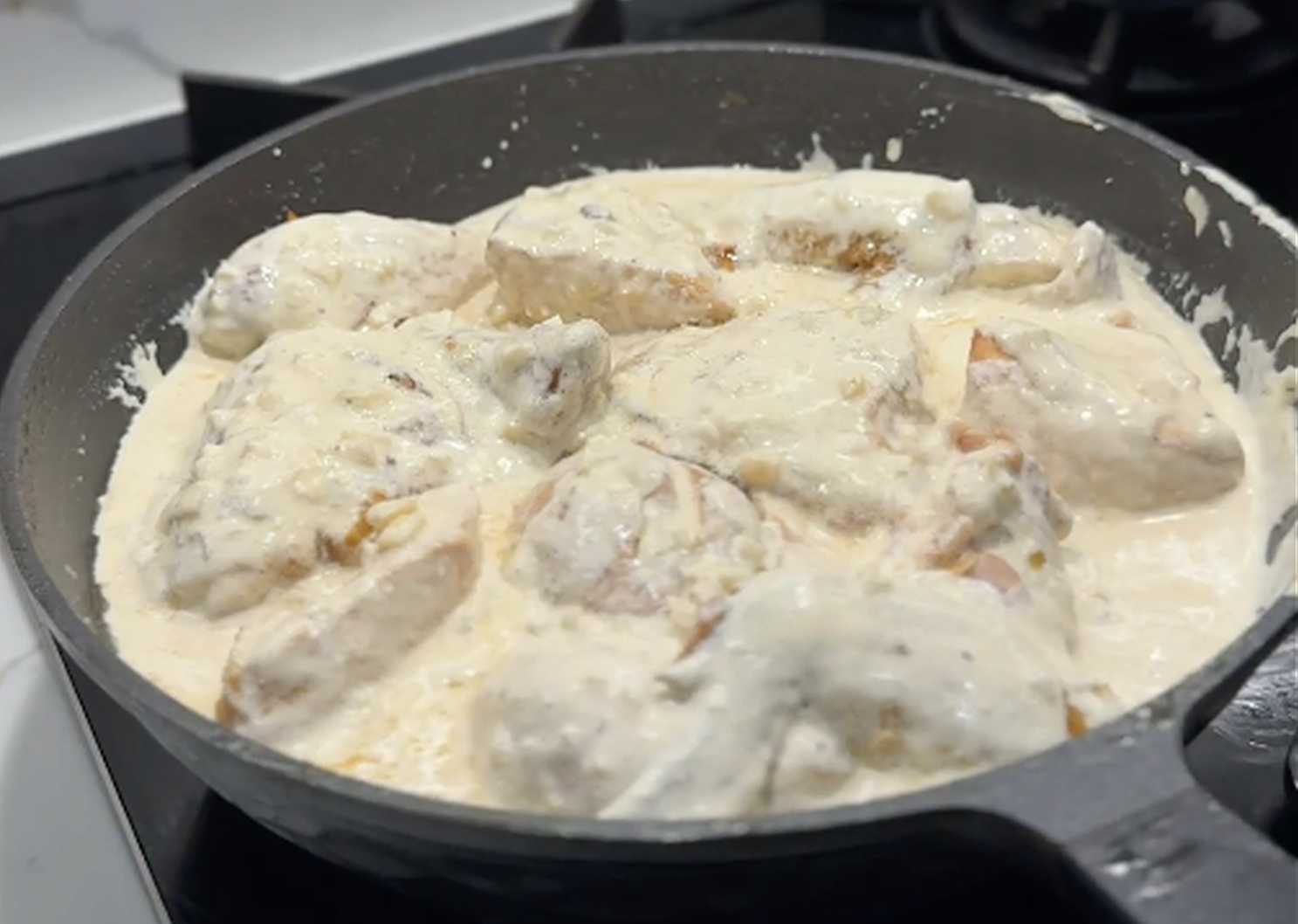 Poulet à la sauce crémeuse - Étape 5 : Servir