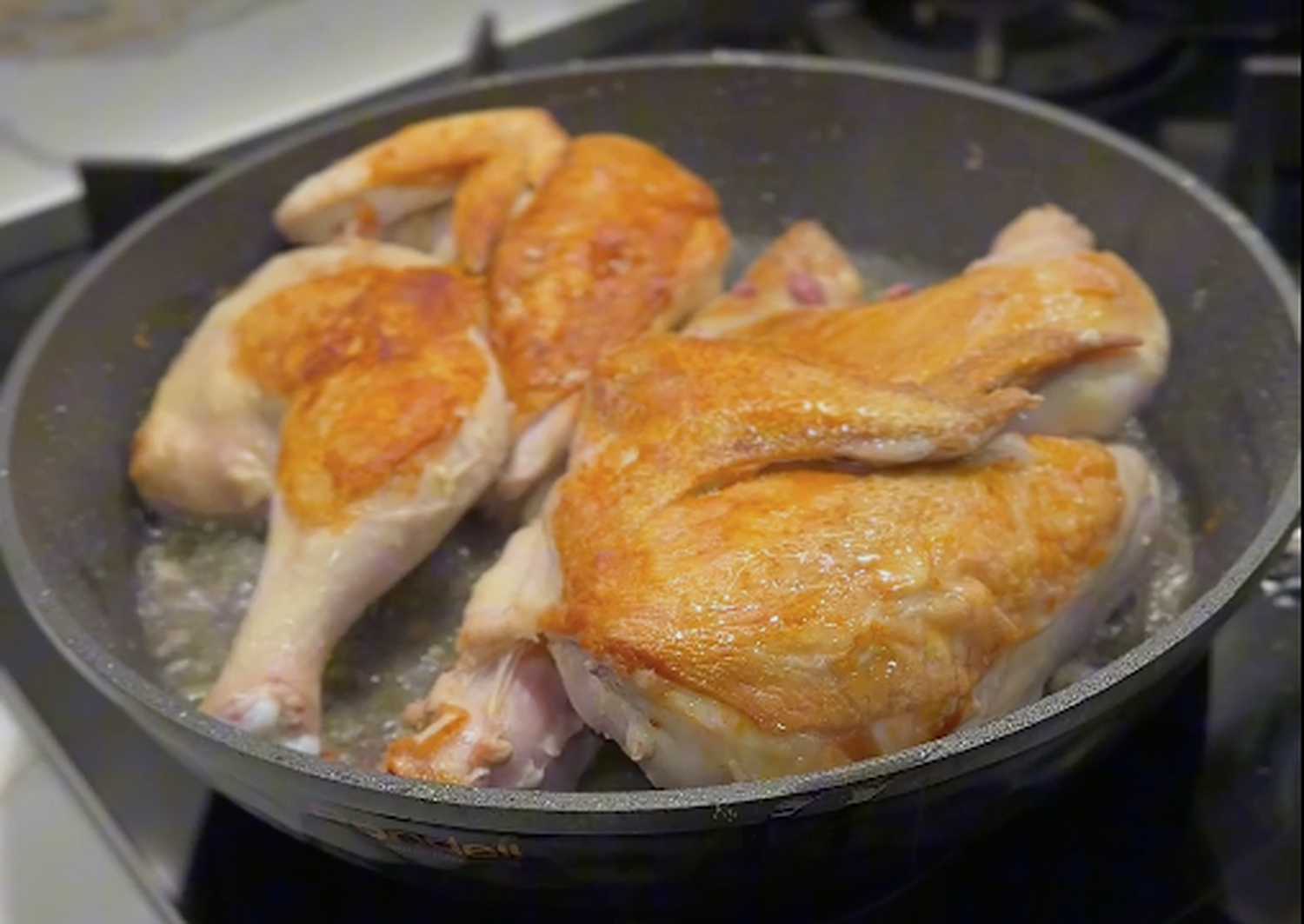 Poulet à la sauce crémeuse - Étape 2 : Faire dorer le poulet