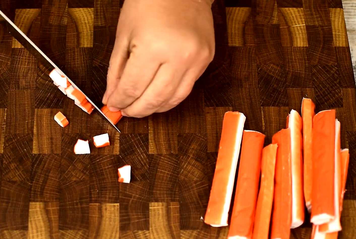 Salade de crabe sans œufs ni maïs - Étape 1