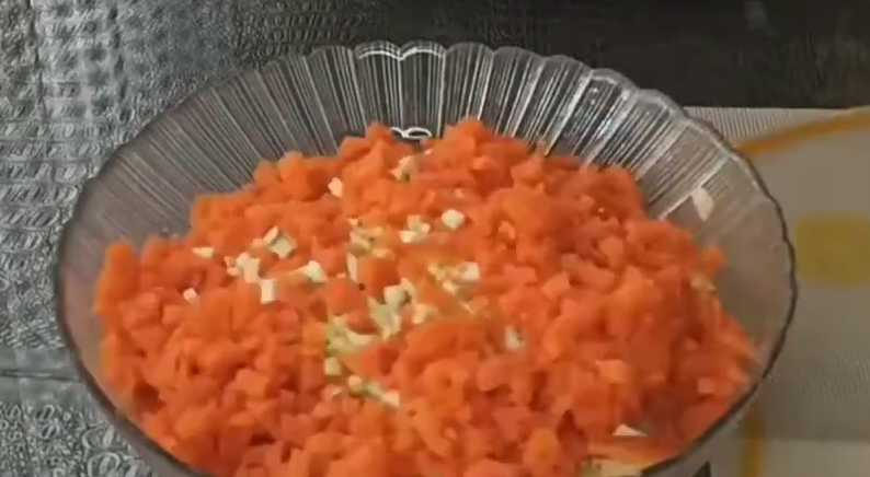 Salade Olivier à la langue de porc - Étape 4