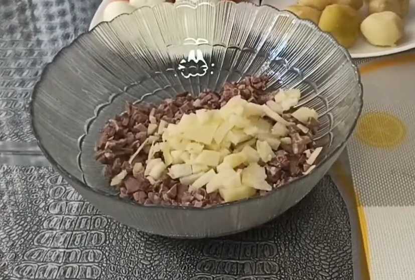 Salade Olivier à la langue de porc - Étape 2