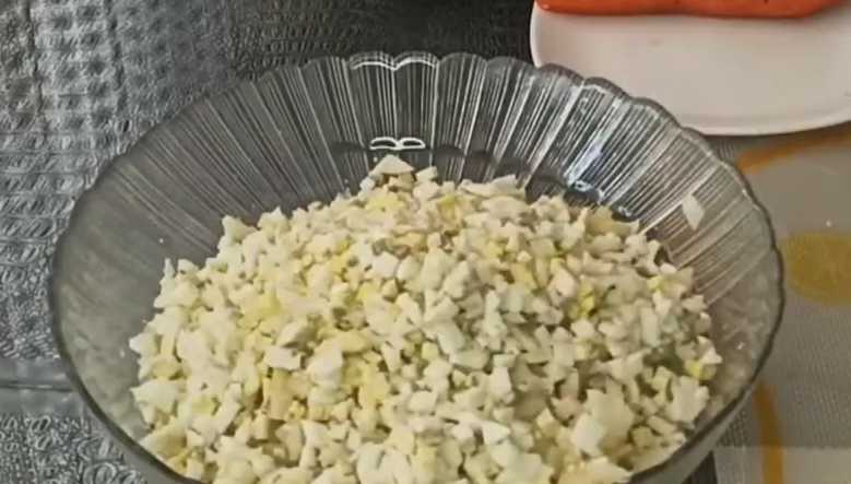 Salade Olivier à la langue de porc - Étape 3