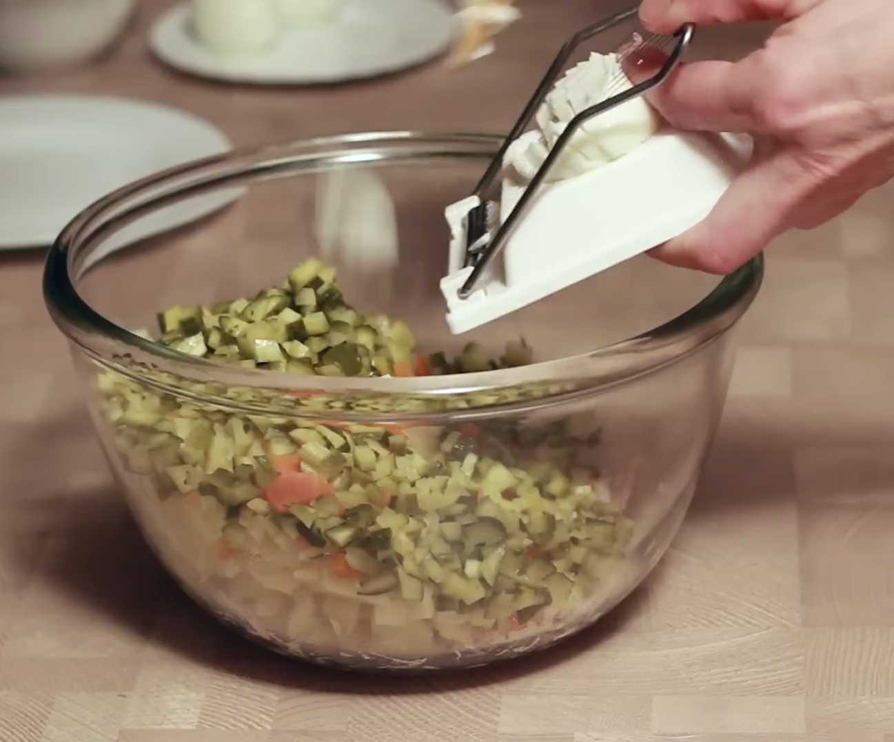 Salade Olivier au poisson fumé - Étape 4