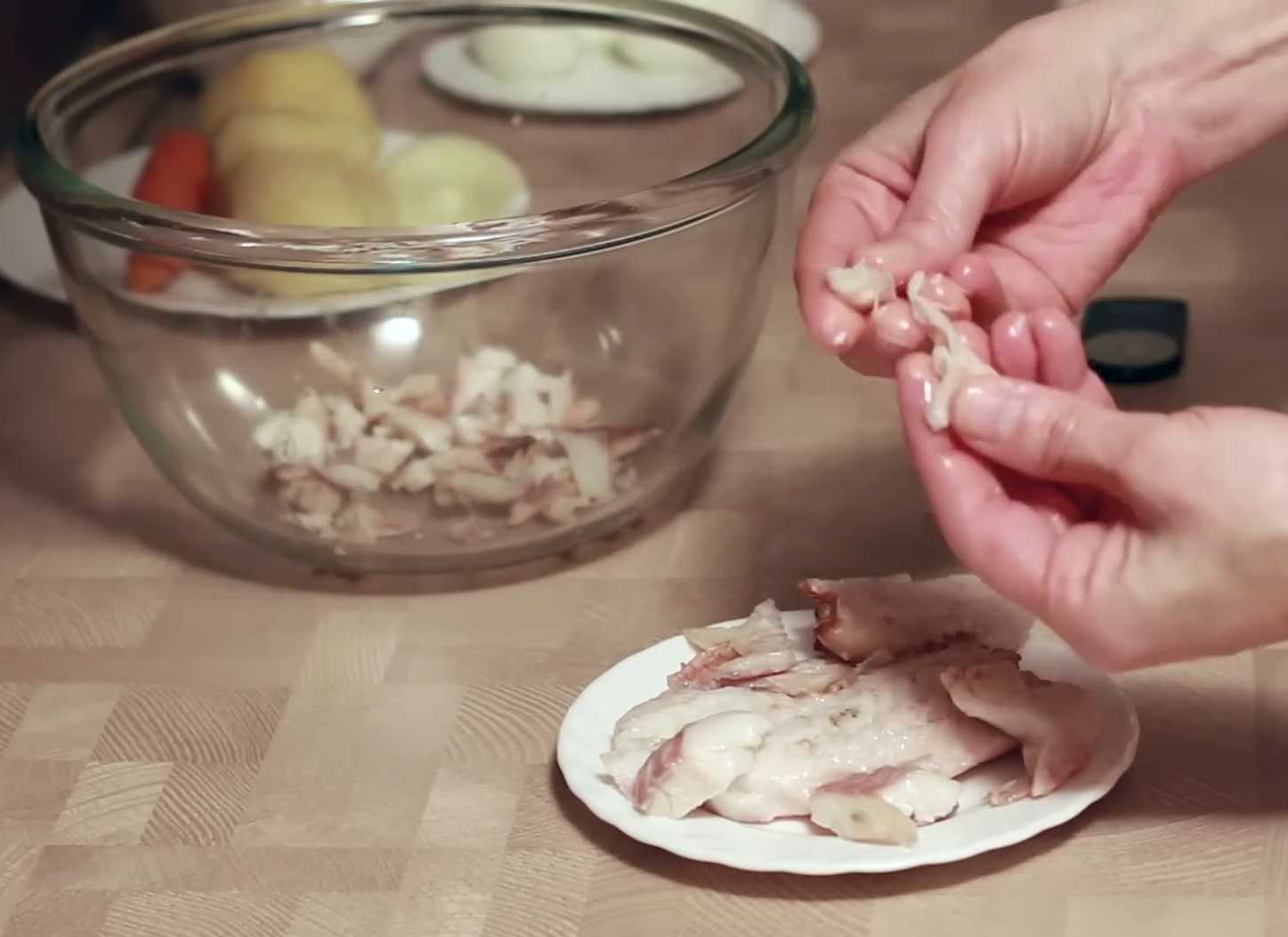 Salade Olivier au poisson fumé - Étape 1