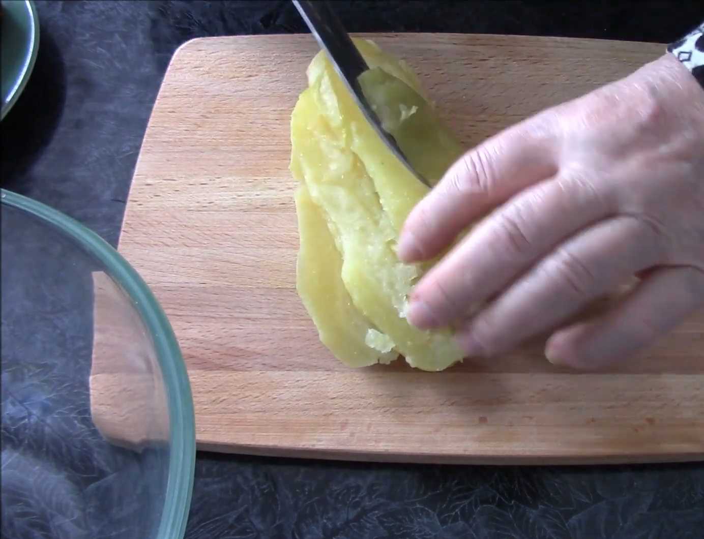 Salade Olivier aux calamars - Étape 1