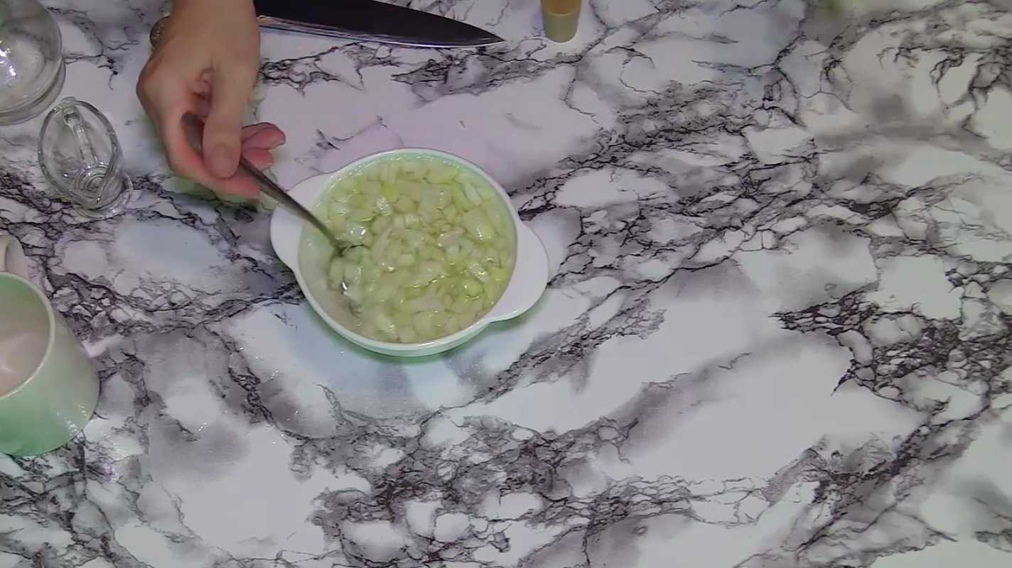 Oignons marinés pour hareng sous un manteau de fourrure - Étape 3