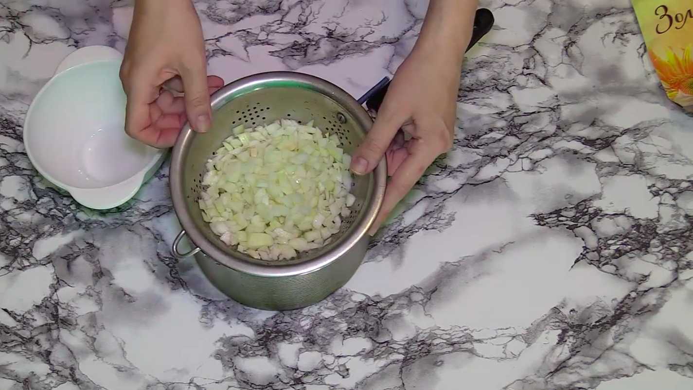 Oignons marinés pour hareng sous un manteau de fourrure - Étape 4