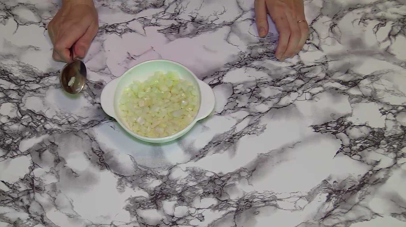 Oignons marinés pour hareng sous un manteau de fourrure - Étape 5