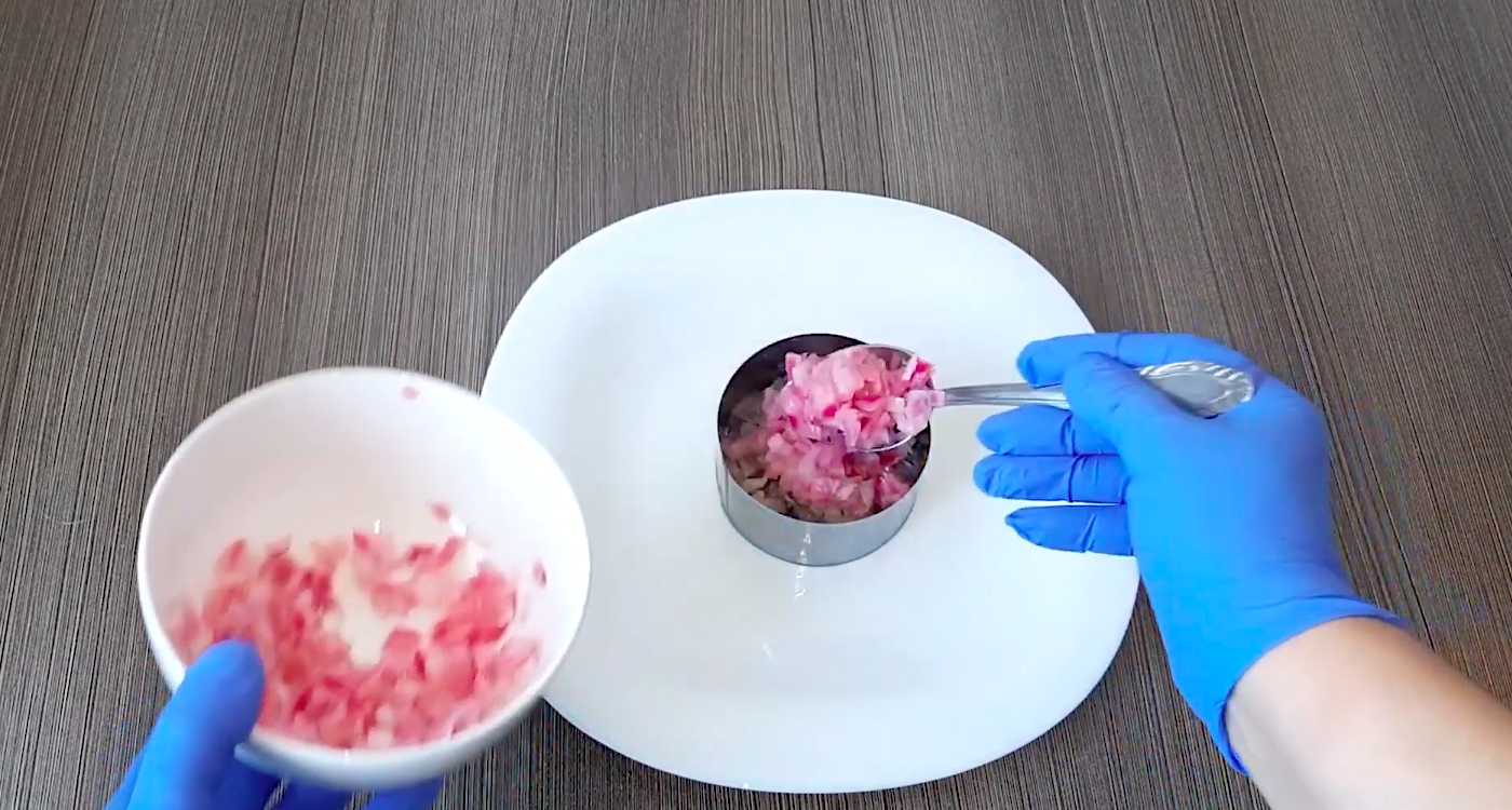 Hareng sous un manteau de fourrure sans betteraves - Étape 5