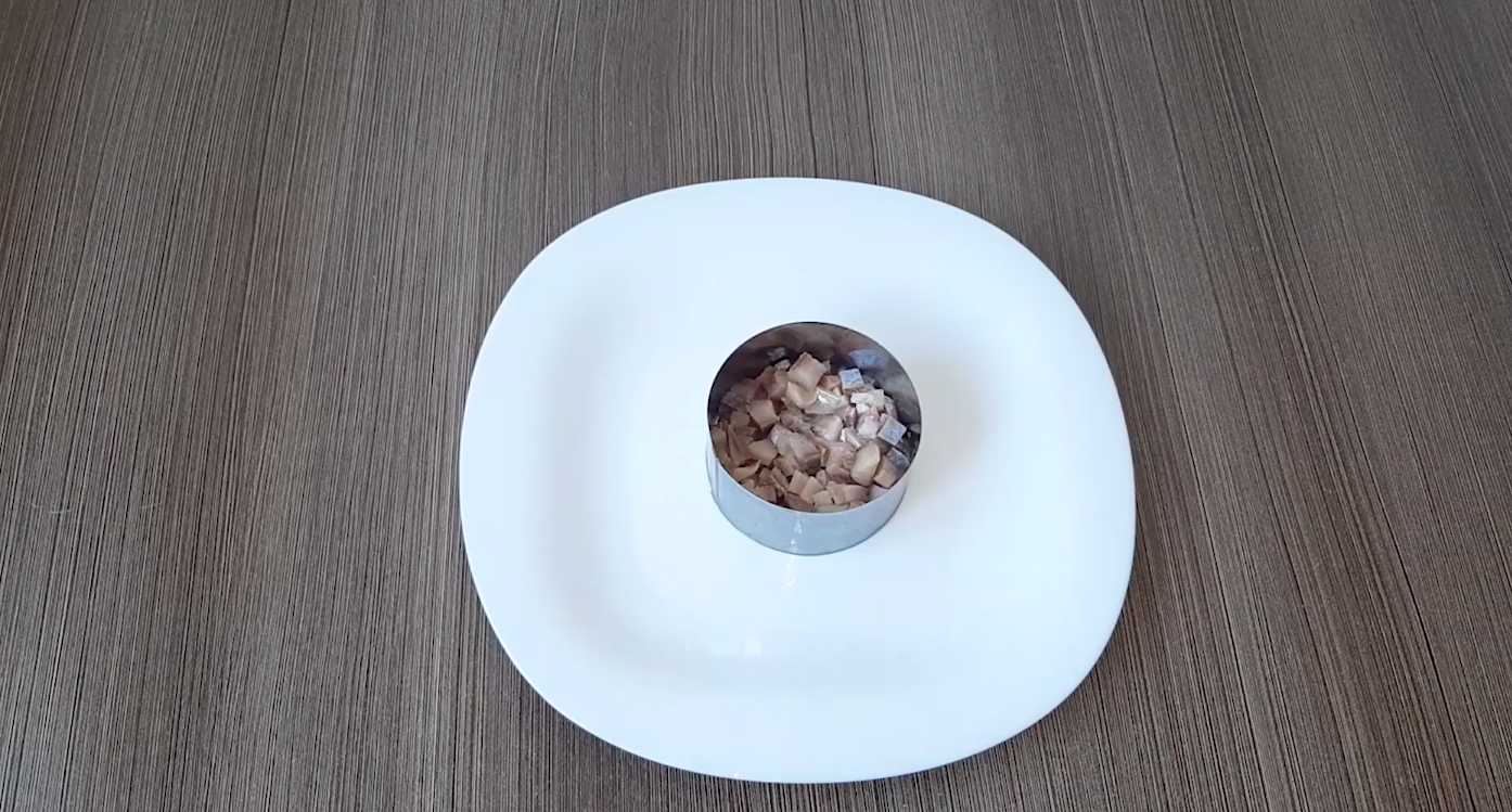 Hareng sous un manteau de fourrure sans betteraves - Étape 4