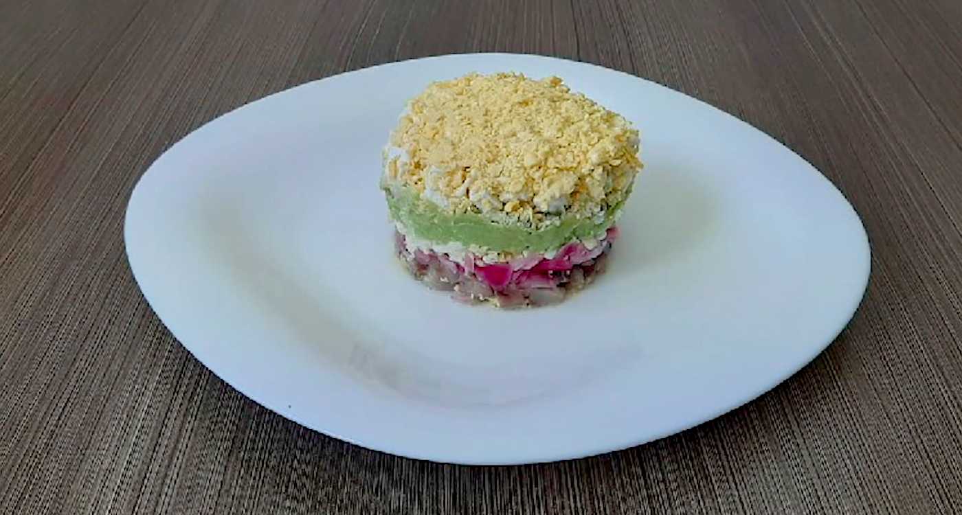 Hareng sous un manteau de fourrure sans betteraves - Étape 10