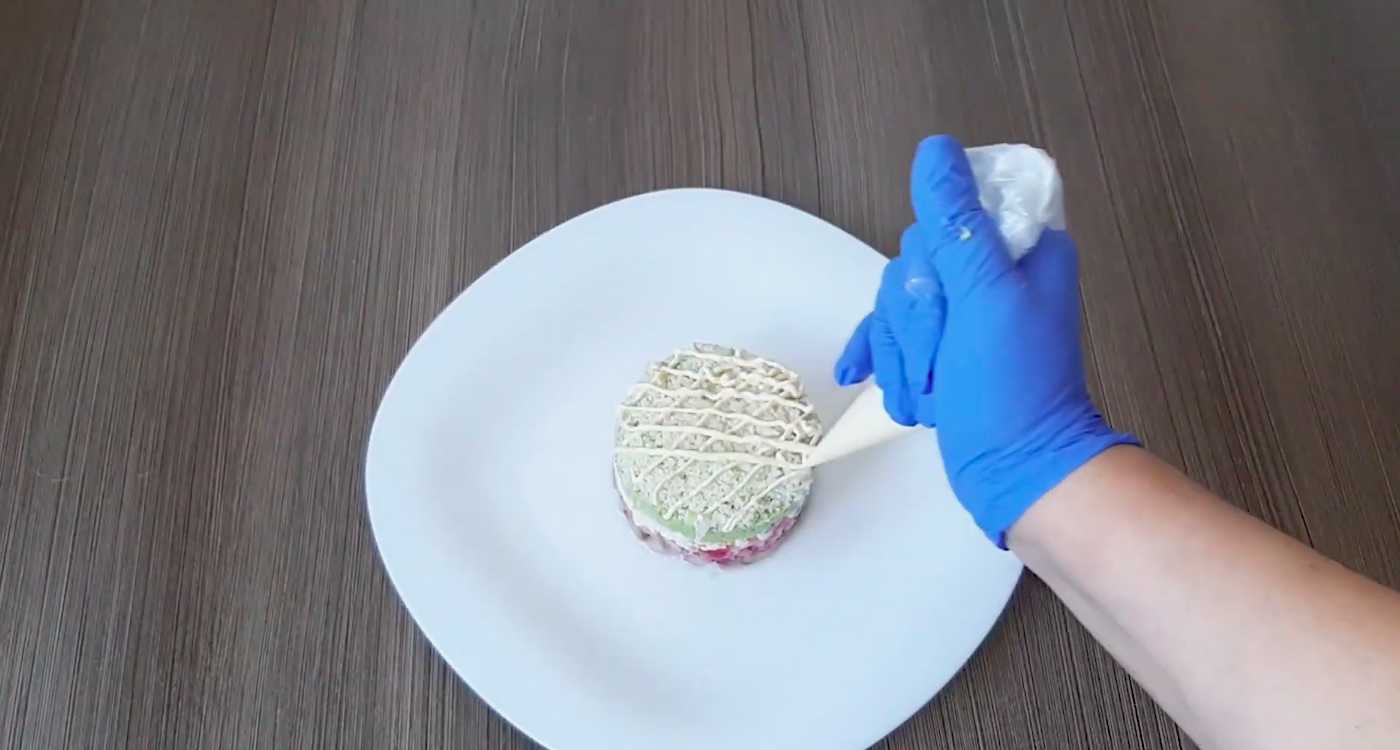 Hareng sous un manteau de fourrure sans betteraves - Étape 8