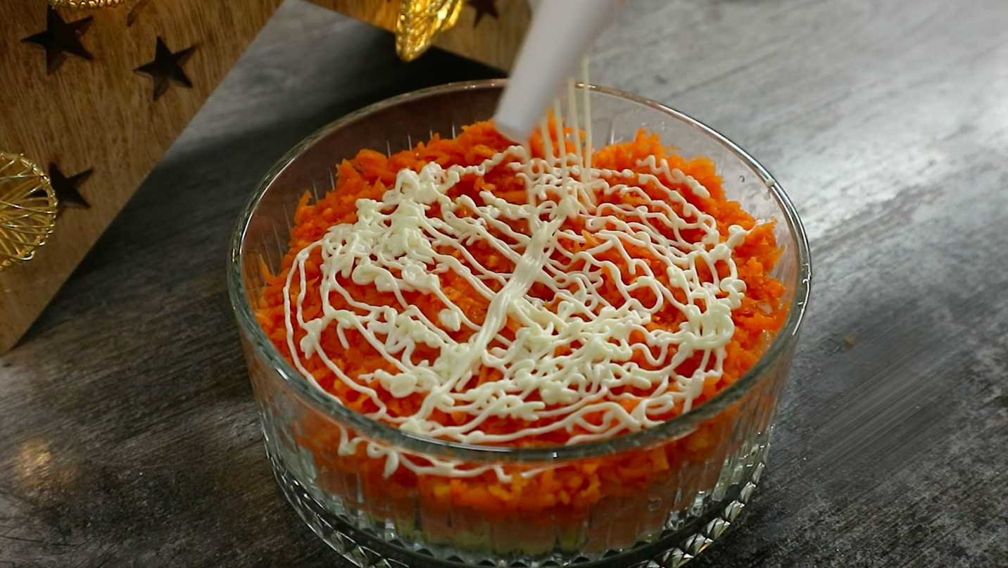 Hareng sous un manteau de fourrure avec du poisson rouge - Étape 7