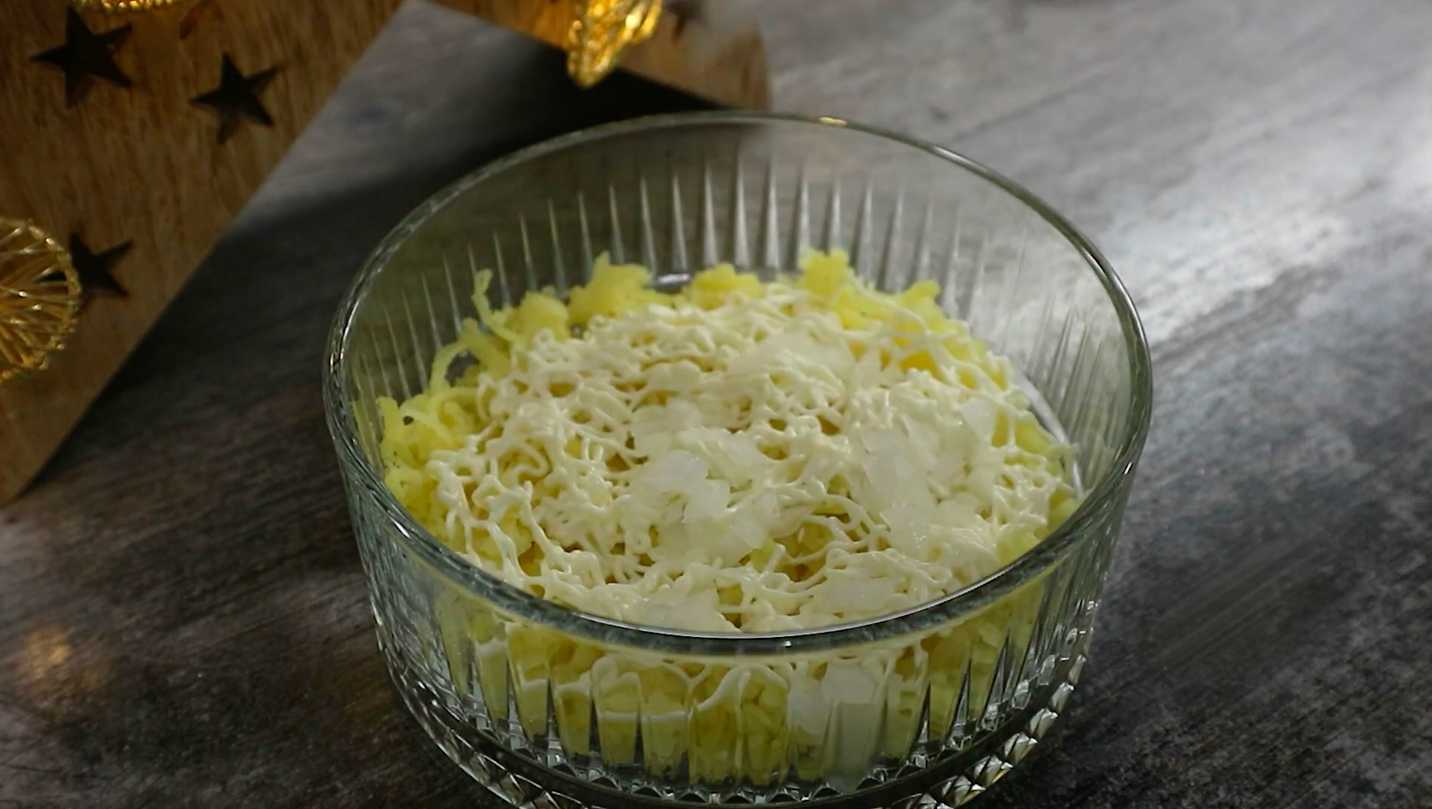 Hareng sous un manteau de fourrure avec du poisson rouge - Étape 5