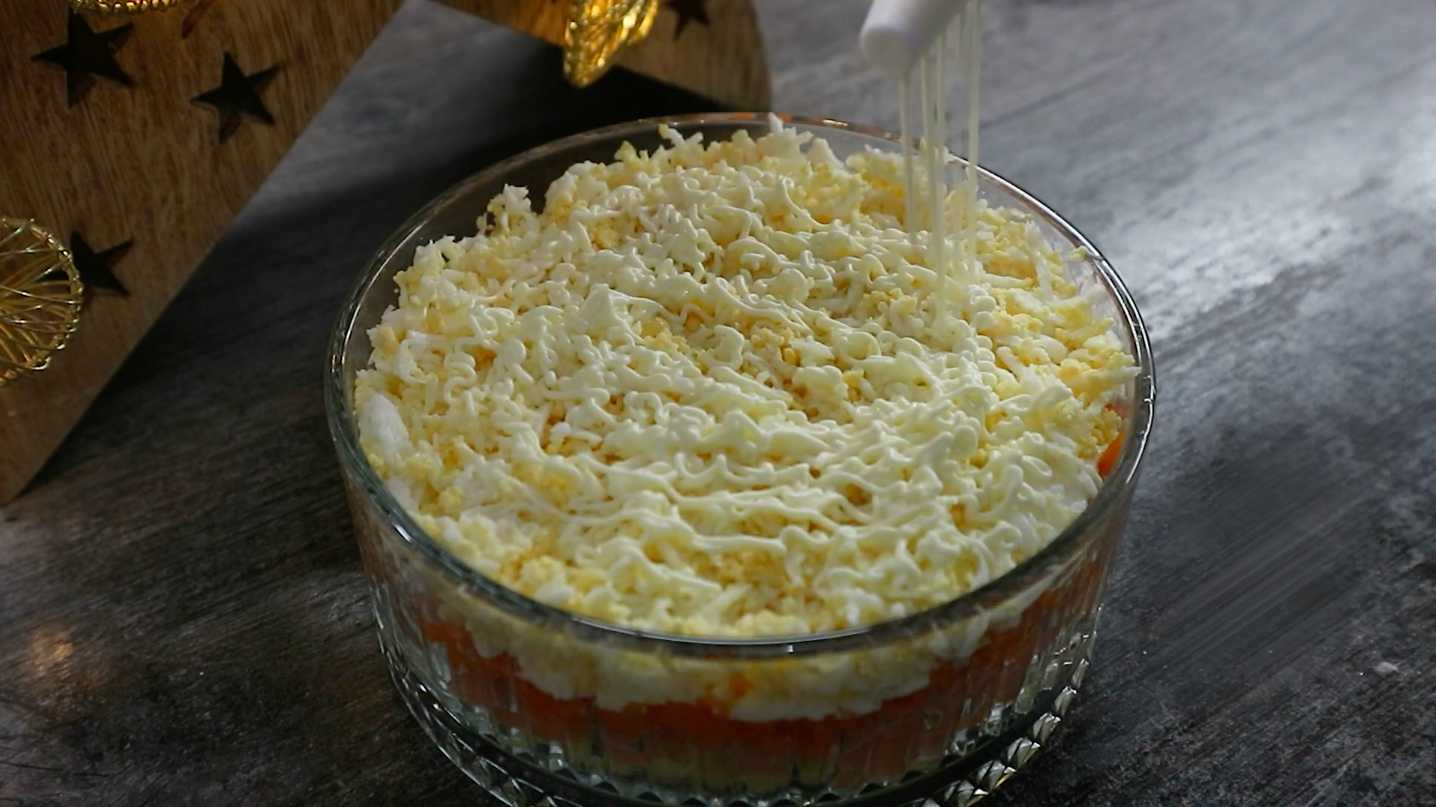 Hareng sous un manteau de fourrure avec du poisson rouge - Étape 8