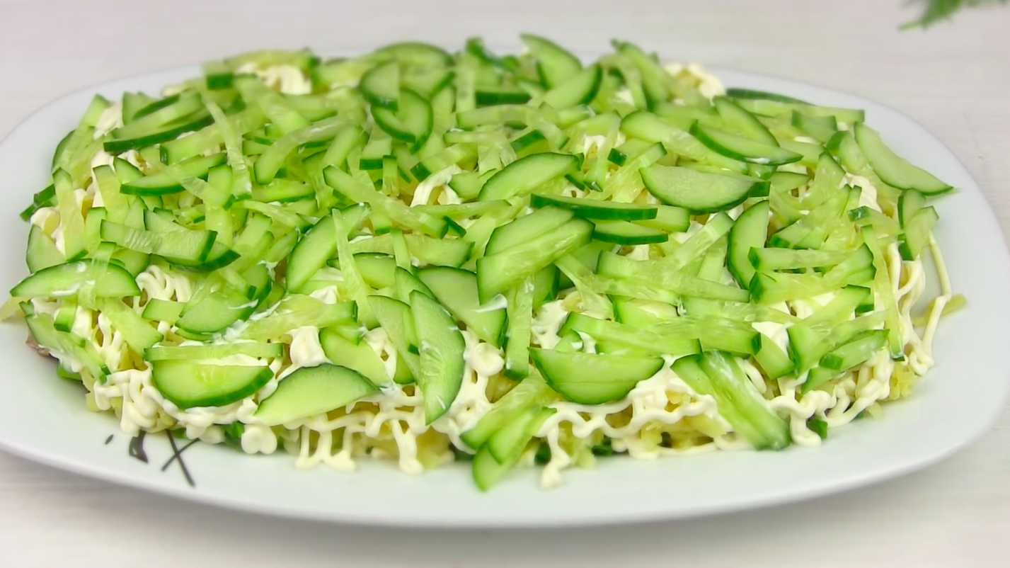 Hareng sous un manteau de fourrure avec du concombre frais - Étape 7