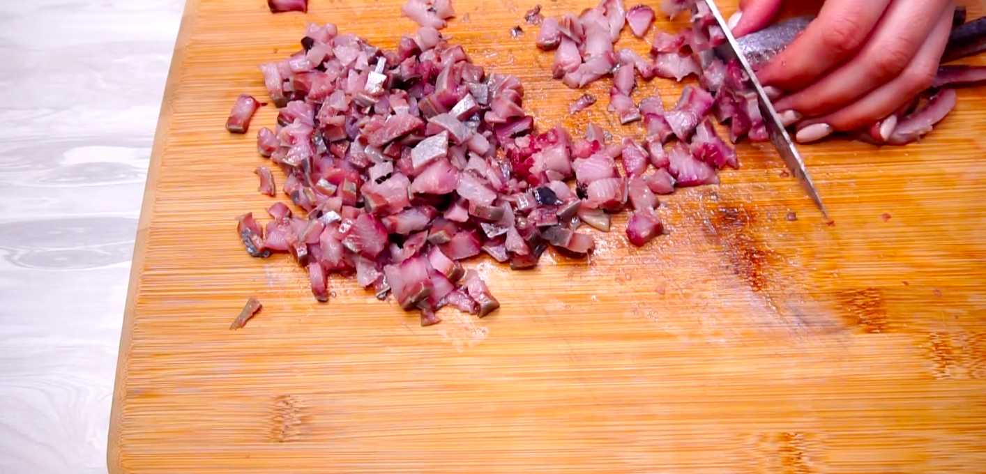 Hareng sous une couche de fourrure avec de la gélatine - Étape 4